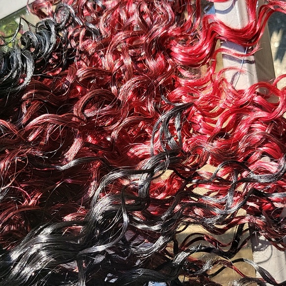 Demi red/black curly wig - Picture 3 of 4